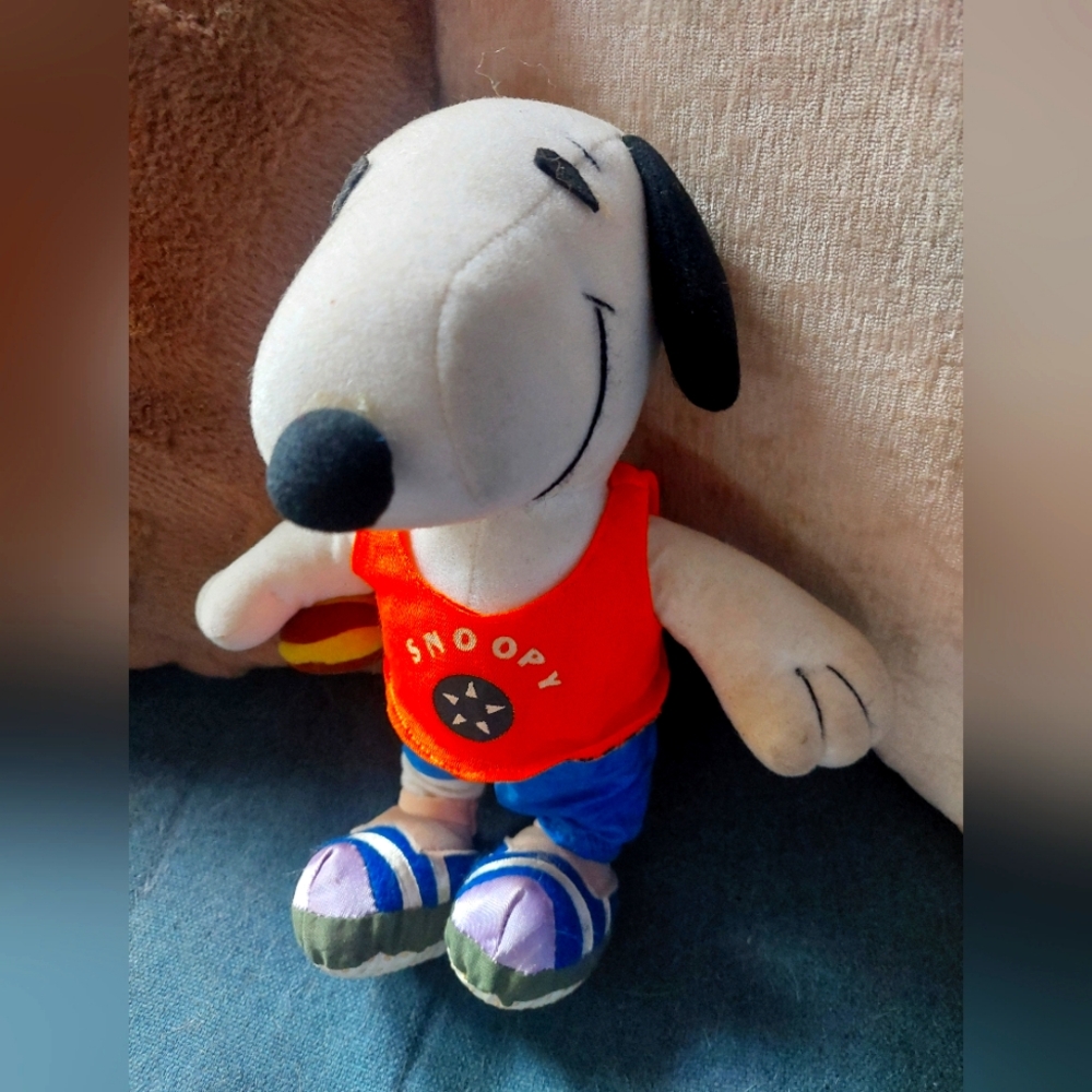 Vintage Peanuts Snoopy Plushie